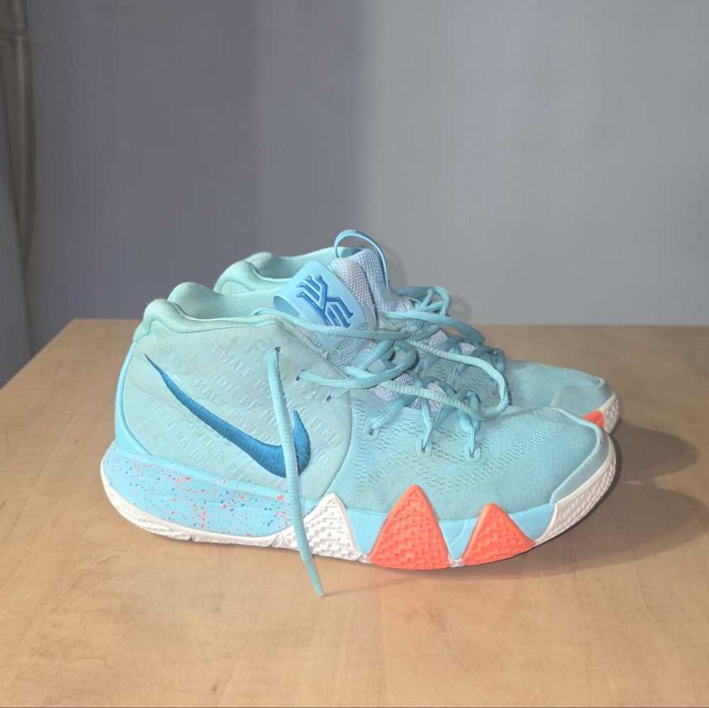 Nike Kyrie 4 "Power is
Female"